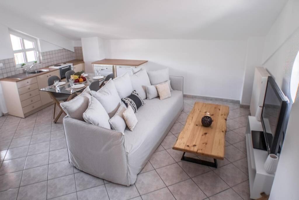 Villa Ventus, 40Sqm Private Pool & Hot Tub! Roussospítion エクステリア 写真